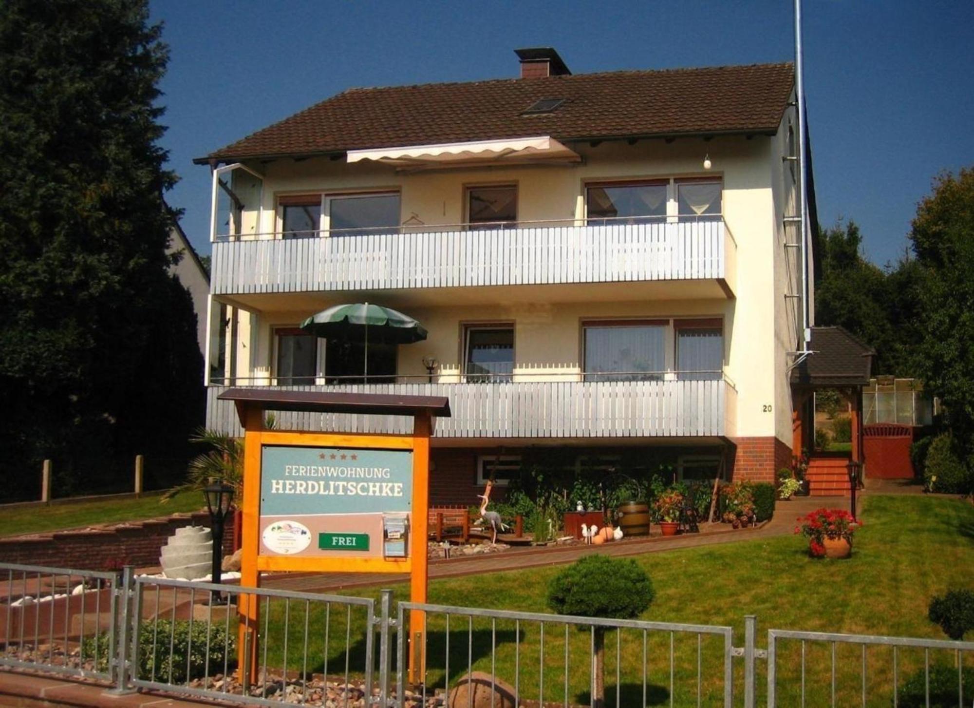 Grosse Wohnung In Polle Mit Garten Und Grill Exterior foto